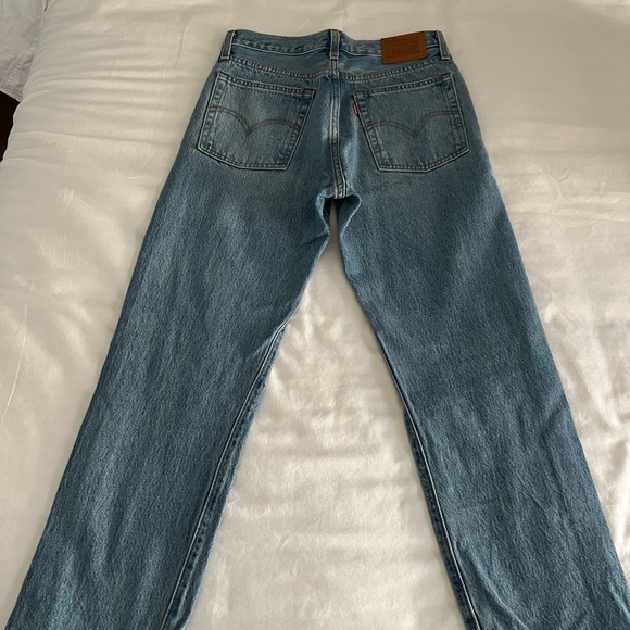 Levi’s Wedgie Straight Fit Light Wash Distressed Jeans - Size 26 W and 26 L - Picture 6 of 6